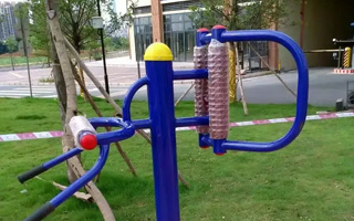 你是不是正在为新房装修焦头烂额？面对琳琅满目的全屋定制品牌不知如何下手？别急2025年全屋家装定制十大名牌新鲜出炉这份榜单不仅融合了国家最新环保标准智能科技趋势更贴合当下年轻人对颜值实用与个性化的三重需求从一线城市到县城小镇从精装房改造到毛坯房焕新这些品牌正用硬核实力重新定义“家”的模样