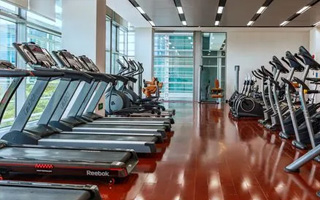 想打造理想中的两室一厅却无从下手？别急2025年最新最全的装修效果图大全来了！无论你是追求极简美学的都市青年，还是向往温馨慢生活的退休一族，这里都有让你眼前一亮的设计灵感。从现代简约到北欧清新，从轻美式奶茶风到日式原木混搭，海量实景案例覆盖60平至90平主流户型，精准匹配不同预算与生活方式，助你轻松实现“梦中情房”。